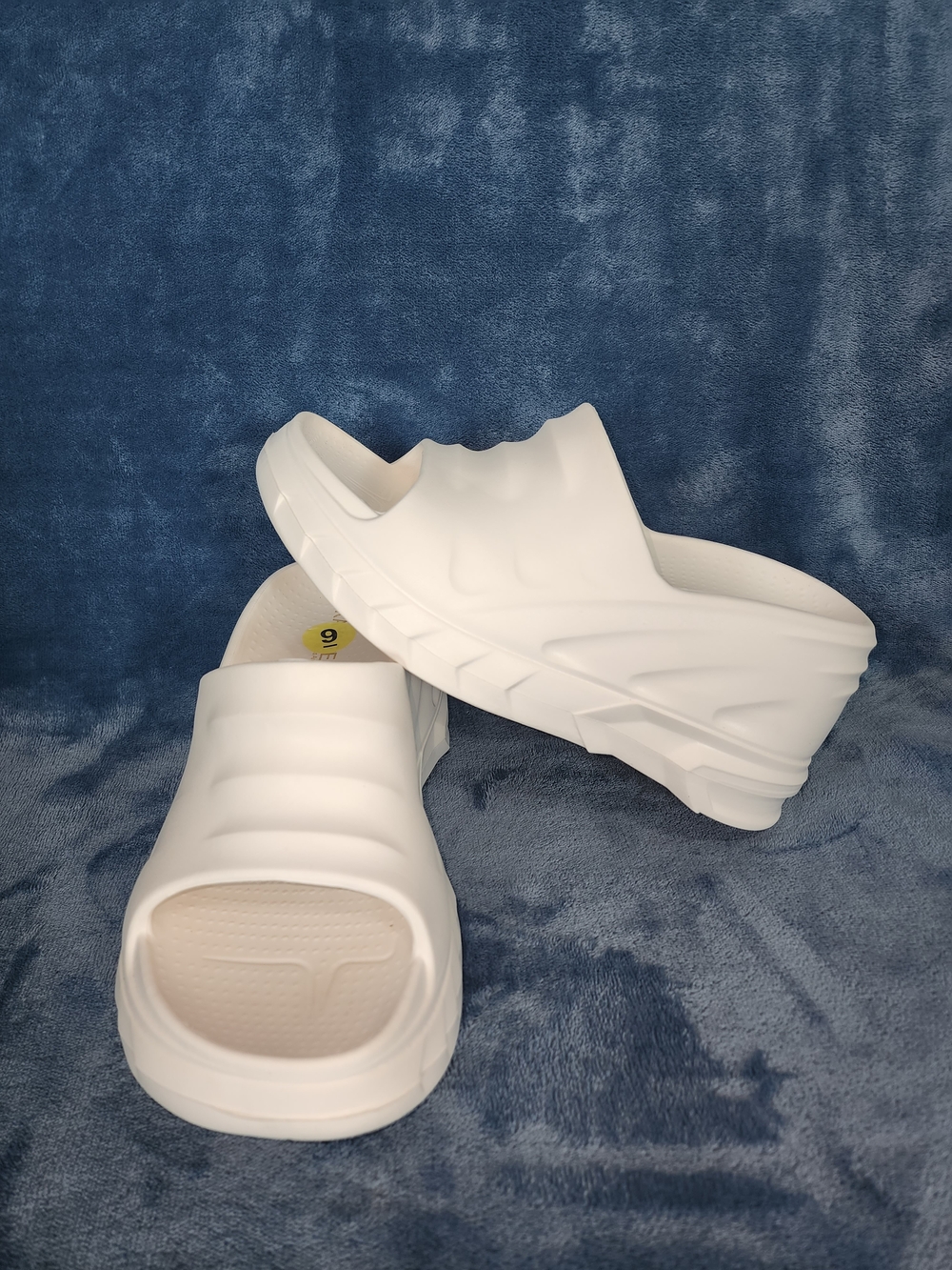 KAYLEEN By Los Angeles White Chunky Slide Clogs